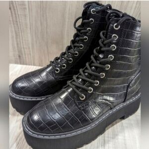 DIVIDED Chunky Combat Boots Women's Size 8 Black Faux Croc